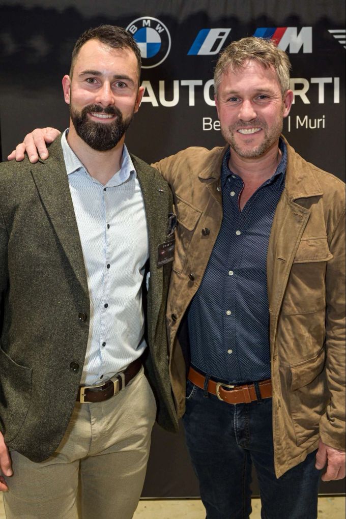 Matthias Kappeler (Auto Marti Thun) und Patrick Balmer (Inhaber der Carrosserie Spiez AG).