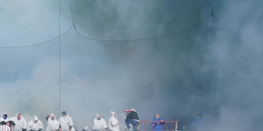 Anhänger von Hansa Rostock sorgten im Gästebereich von St. Pauli für einen Sachschaden in mittlerer fünfstelliger Grössenordnung.
