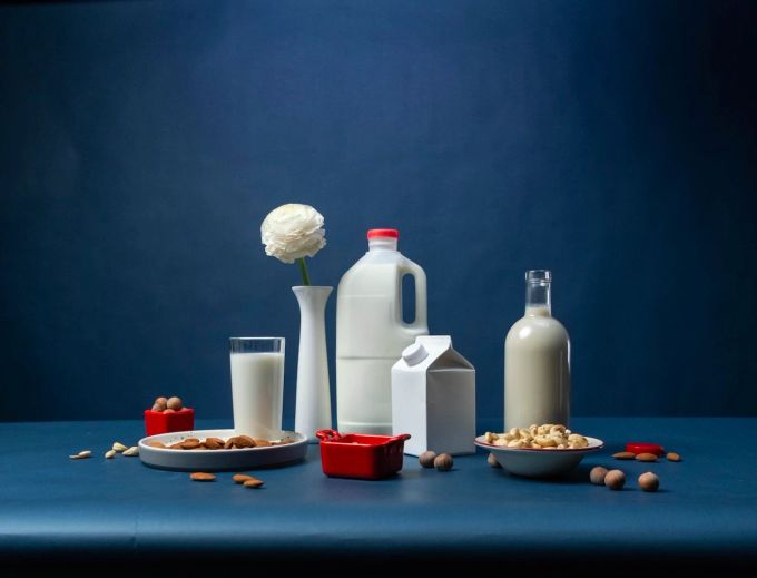 Mandel, Sojabohnen, Cashewkerne: Aus diesen Pflanzen kann man eine vegane Milchalternative herstellen. Milchalternativen Vegan