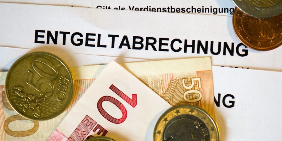 Zweistellige Lohnforderungen in den laufenden Tarifrunden sind nach Einschätzung eines ZEW-Forschers angesichts der stark gestiegenen Teuerung nicht aus der Luft gegriffen.