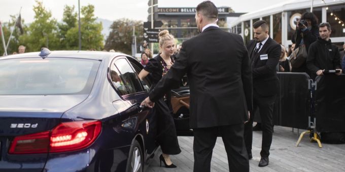 Das Zurich Film Festival soll in Zukunft limousinefrei werden, finden Zürcher Politiker. Abgebildet: Die Schweizer Schauspielerin Annina Euling am ZFF 2018. Zurich Film Festival