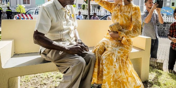 Königin Máxima im Gespräch mit den Bewohnern von Sint Eustatius. Königin Máxima