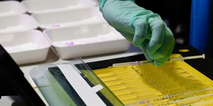 Düsseldorf - Rechtsstreit um mutmasslich gefälschten Impfpass in Düsseldorf endet mit Vergleich