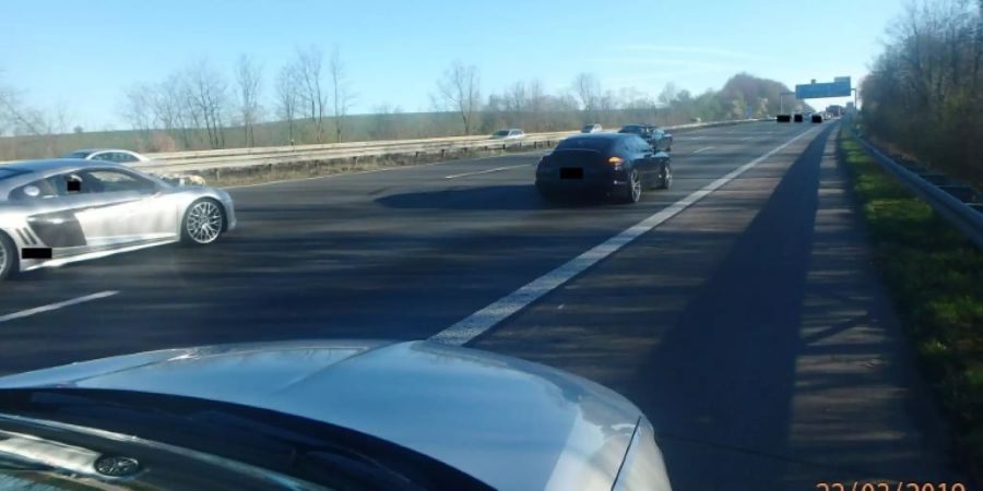 Polizeifoto des Hochzeitskorsos auf der A3 vom 22. März