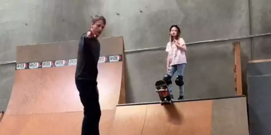 Tony Hawk Tochter Skateboardfahren