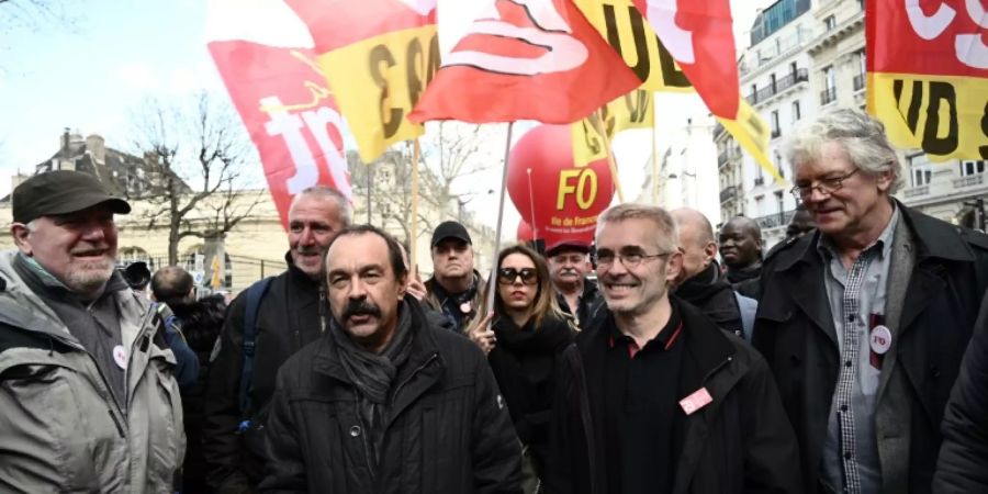 Zehntausende Franzosen demonstrieren für soziale Gerechtigkeit