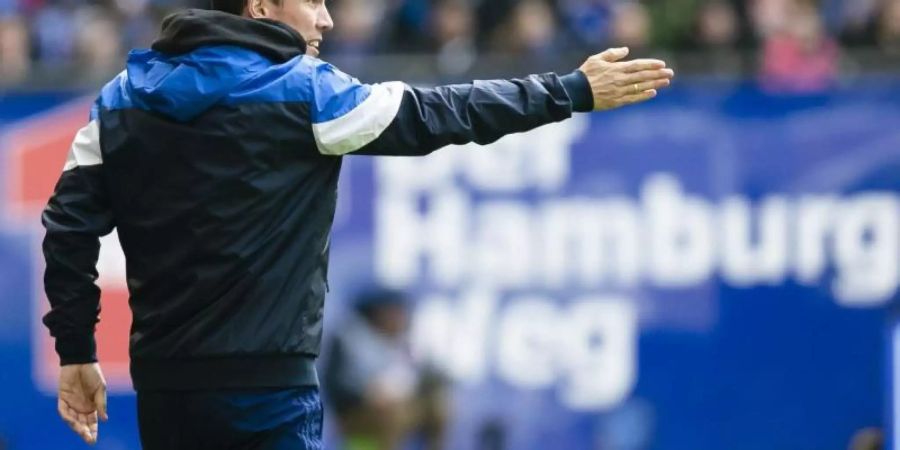 Hamburgs Trainer Hannes Wolf glaubt weiter an den Aufstieg. Foto: Frank Molter