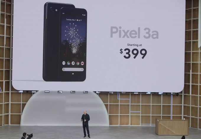 Google LLC stellt an der Entwicklerkonferenz das Smartphone Pixel 3a vor. Google LLC
