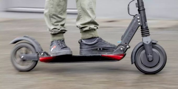 Schlecht ausgerüstet - So gefährlich sind E-Trottis in den Städten