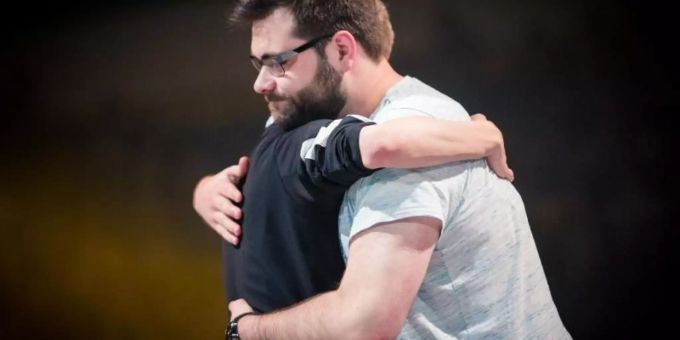 Viper (rechts) musste sich im Finale der Hearthstone-WM dem Norweger Hunterace geschlagen geben. Foto: Helena Kristiansson/Blizzard Entertainment Viper (rechts) musste sich im Finale der Hearthstone-WM dem Norweger Hunterace geschlagen geben. Foto: Helena Kristiansson/Blizzard Entertainment