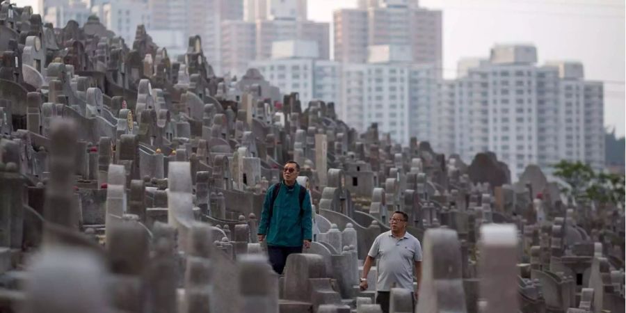 In Hongkong kostet eine Urnenbestattung bis zu 100'000 Euro (rund 117'000 Franken).