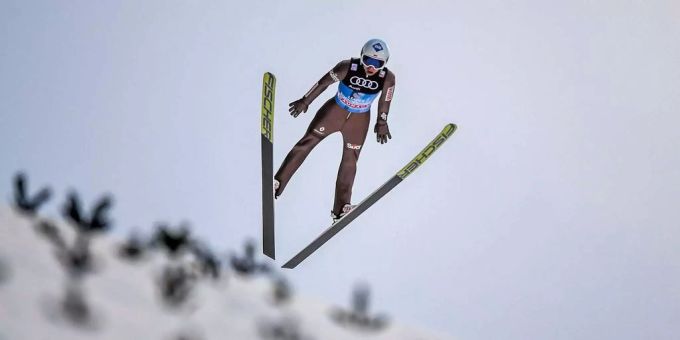 Kamil Stoch gewinnt in überzeugender Manier. Kamil Stoch gewinnt in überzeugender Manier.