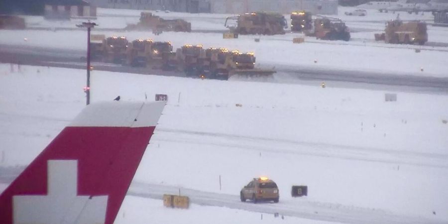 Am Flughafen Zürich gestern Sonntag: Es mussten mehrere Flüge gestrichen werden.