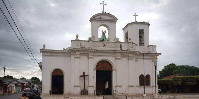 Vom Helfer zum Feind - Kirche leistet in Nicaragua Widerstand