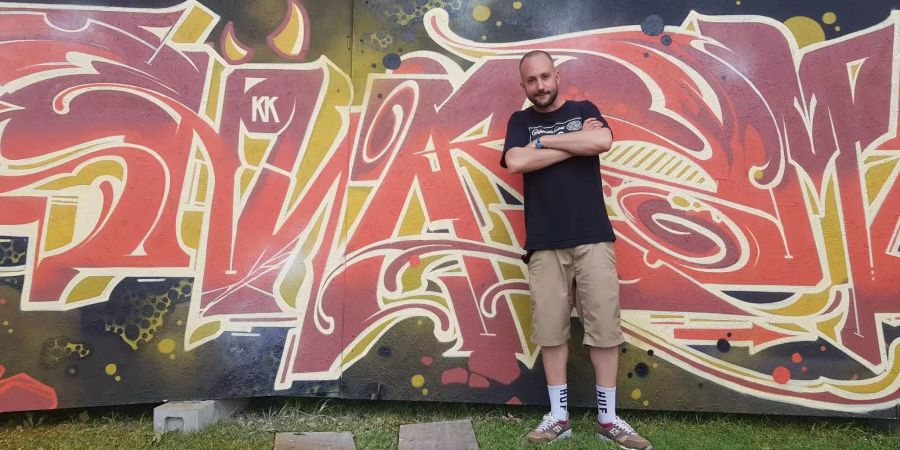 Pascal Flühmann (Kkade) ist Kurator der Royal Arena Graffiti Gallery und ist Teil der Sprayer-Crew «Schwarzmaler».