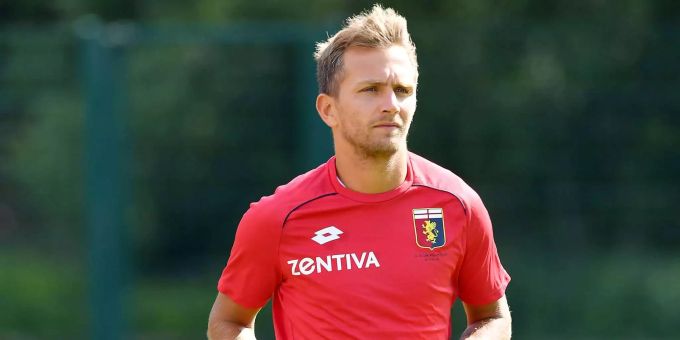 Der Genoa-Spieler Domenico Criscito entkam knapp der Tragödie beim Brückeneinsturz in Genua. Der Genoa-Spieler Domenico Criscito entkam knapp der Tragödie beim Brückeneinsturz in Genua.