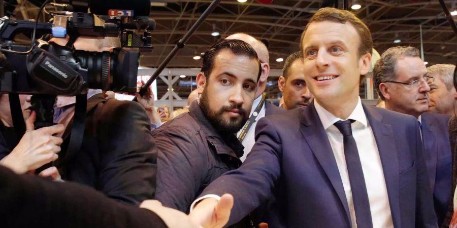 Alexandre Benalla (links) ist ein ehemaliger Sicherheitsmitarbeiter von Emmanuel Macron.