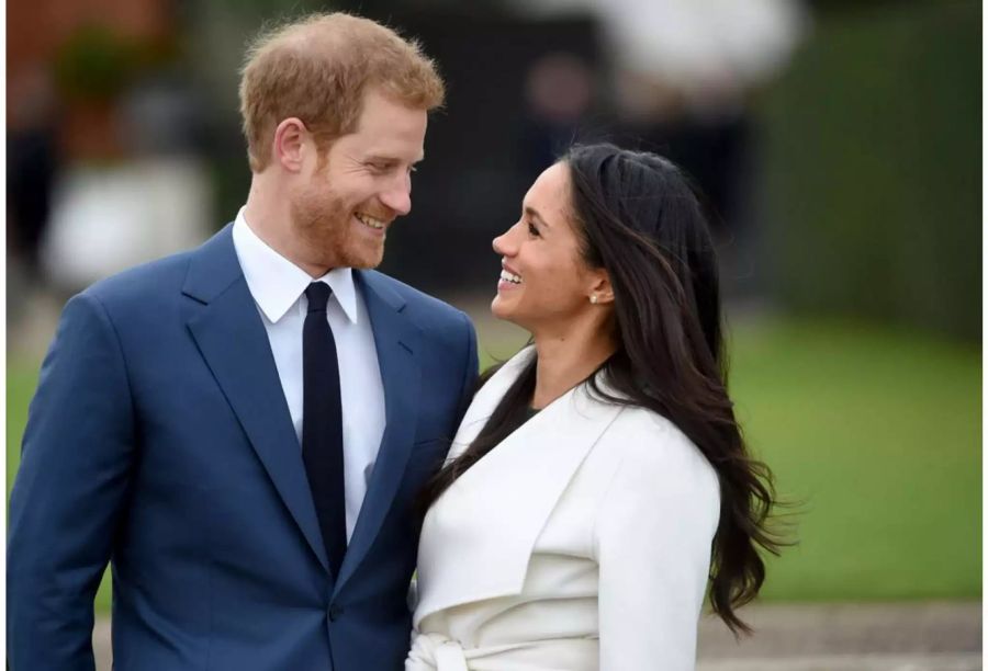 Bei ihren bisherigen Auftritten war die Zuneigung zwischen Meghan und Prinz Harry deutlich zu erkennen: jetzt gehen die beiden mehr auf Distanz.