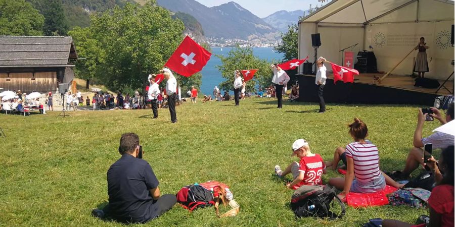 Tradition trifft auf die auf die neue Nationalhymne, doch nicht allen gefällt der inoffizielle Schweizer Psalm.