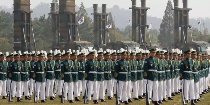Soldaten aus Südkorea in Paradeuniform. Südkorea Militär