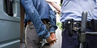 Oerlikon ZH - Polizei weckt vom Schlaf überwältigten Handy-Räuber auf