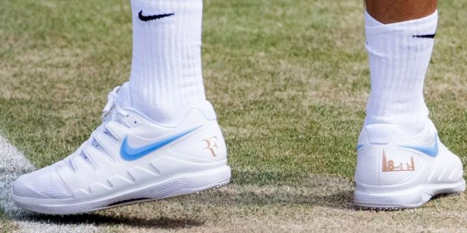 Roger Federer fordert Nike die Übergabe des RF-Logos