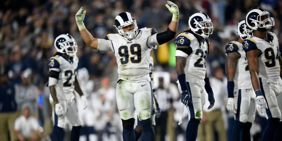 Aaron Donald (99) beim Playoff-Spiel gegen die Atlanta Falcons am 6. Januar 2018.