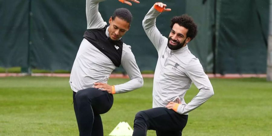 Virgil van Dijk (l) und Mohamed Salah (r) beim Abschlusstraining.