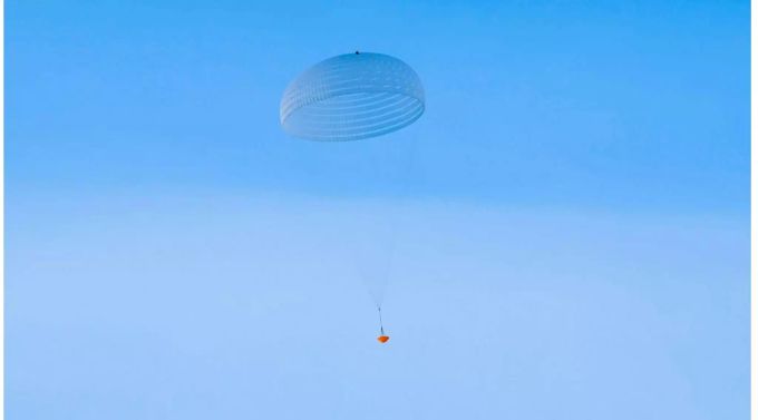 Die Europäische Raumfahrtagentur Esa twittert euphorisch über den Fallschirm-Test. Die Europäische Raumfahrtagentur Esa twittert euphorisch über den Fallschirm-Test.