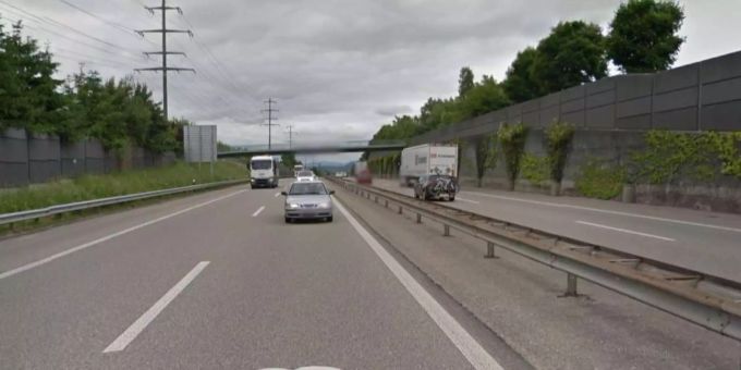 Der erste Unfall ereignete sich auf der A3 bei Oeschgen in Richtung Zürich. Der erste Unfall ereignete sich auf der A3 bei Oeschgen in Richtung Zürich.