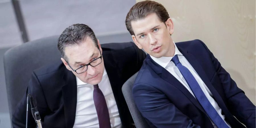 Bundeskanzler Sebastian Kurz (r.) und Vizekanzler Christian Strache sprechen sich für ein Kopftuchverbot bei Kleinkindern aus.