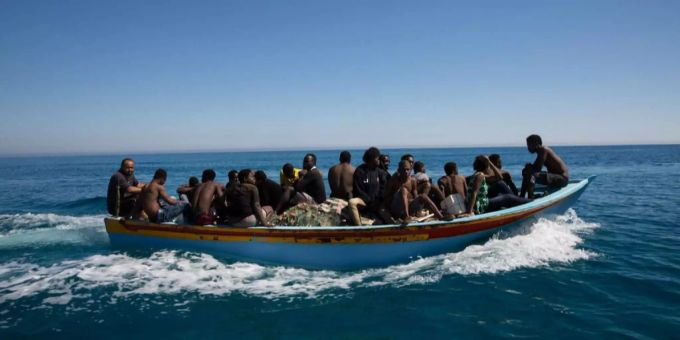 Hilfsorganisationen kritisieren, dass die libysche Küstenwache teils rücksichtslos gegen zivile Seenotretter vorgeht. küstenwache