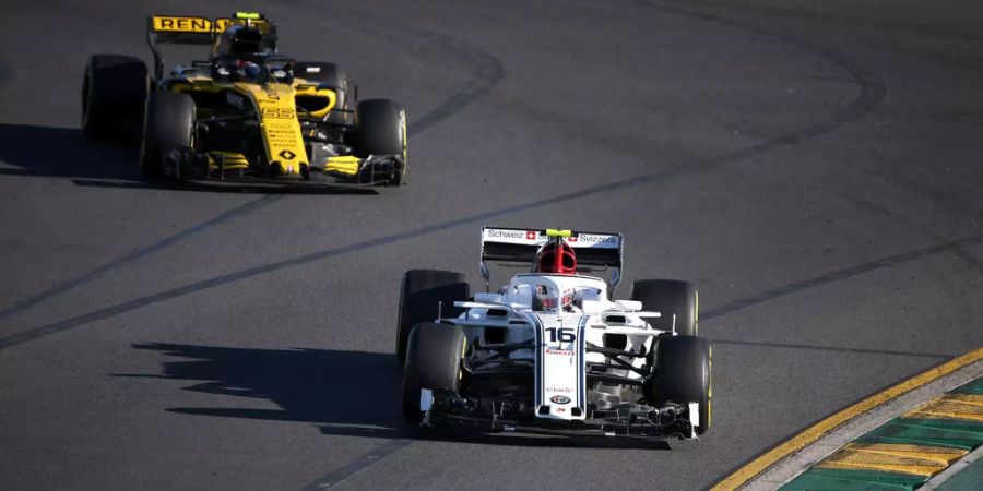 Läuft noch nicht nach Wunsch: Sauber (hier Charles Leclerc, rechts) muss sich noch steigern.