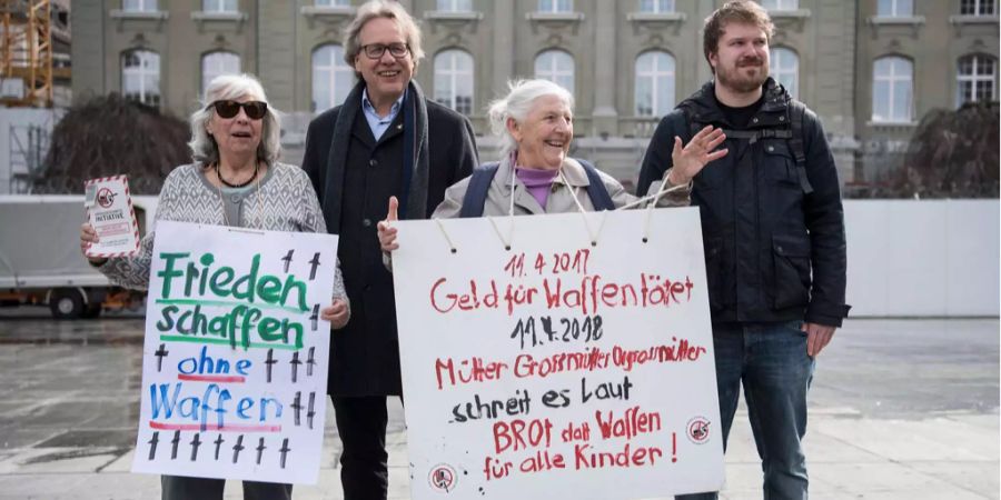 Louise Schneider (2.v.r.) kann nicht anders, als sich für den Frieden einzusetzen, wie sie selber sagt.