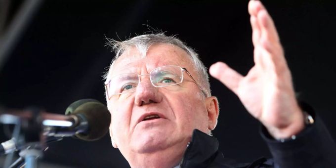 Im Berufungsverfahren doch schuldig gesprochen: Vojislav Seselj. Im Berufungsverfahren doch schuldig gesprochen: Vojislav Seselj.