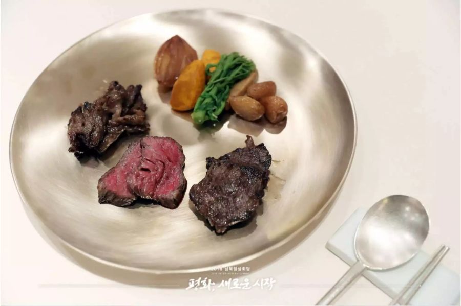 Das sieht immerhin auch nach westlichen Begriffen lecker aus: Roast Beef nach Rezept aus der Provinz Chungcheongnam-do. Merke: Isst man mit Löffel. Welcher wohl etwa untertassengross sein müsste.