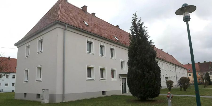 Blick auf ein Wohnhaus in der österreichischen Stadt Steyr.
