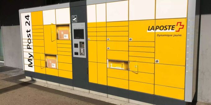 Als Alternative zur Poststelle bietet der gelbe Riese unter anderem Päckli-Automaten an. Post Poststelle