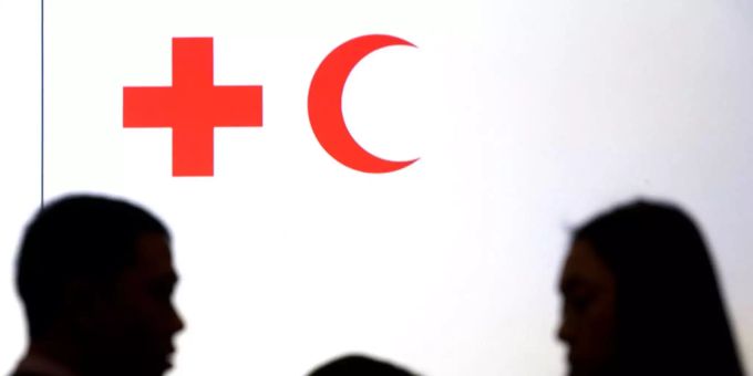 Laut dem Roten Kreuz sind Kinder leichte Beute. Das Logo des Roten Kreuz.