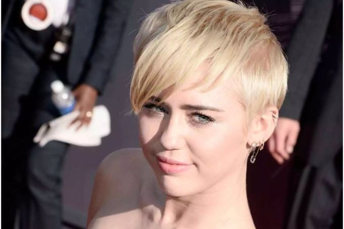 Miley Cyrus 2014 an den MTV Music Awards in Kalifornien. Miley Cyrus 2014 an den MTV Music Awards in Kalifornien.