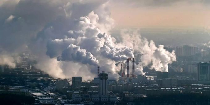 Eine Industrieanlage stösst Kohlenstoffdioxid aus. (Archivbild) Kohlenstoffdioxid