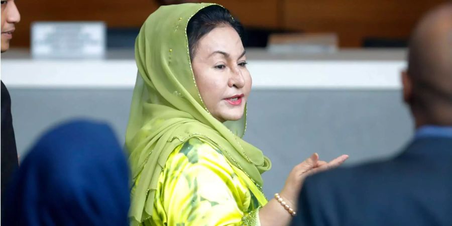 Rosmah Mansor, Frau des ehemaligen malaysischen Premierministers Najib Razak, kommt bei der Anti-Korruption-Behörde in Putrajaya (MYS) für eine Befragung an.