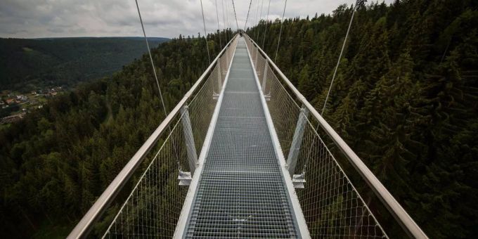 «Wildline»-Hängebrücke in Baden-Württemberg mit 380 Metern Länge - Keystone «Wildline»-Hängebrücke in Baden-Württemberg mit 380 Metern Länge - Keystone