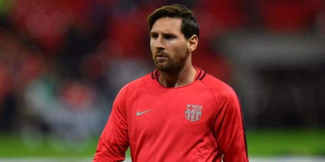 Lionel Messi trägt ein Trikot des FC Barcelona.