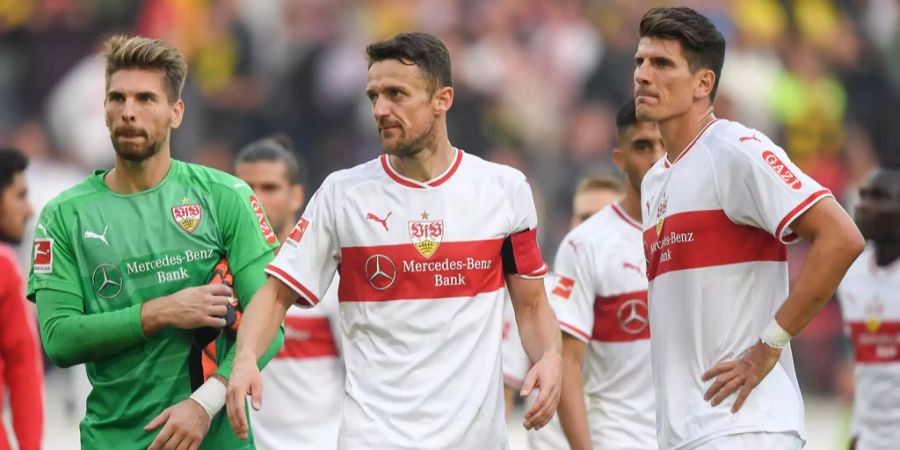 Christian Gentner und Mario Gomez stehen nach dem Spiel zusammen.