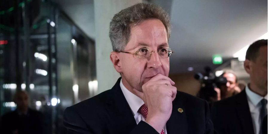 Hans-Georg Maassen, Präsident des Bundesamts für Verfassungsschutz (BfV), steht nach der Sondersitzung des Innenausschusses im Deutschen Bundestag.