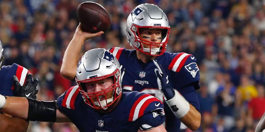 Nicht nur Brees gelingt ein Meilenstein: Tom Brady wirft beim 38:24-Erfolg über die Indianapolis Colts seinen 500. Karriere-Touchdown – nur Peyton Manning (539) und Brett Favre (508) haben mehr. Dabei gelingt Brady ein Rekord: Mit Josh Gordon hat der 71. Spieler einen Touchdown-Pass von Brady gefangen. Wichtig für die Patriots ist zudem die Rückkehr von Receiver Julian Edelman. Mit ihm sind sie offensiv viel gefährlicher.