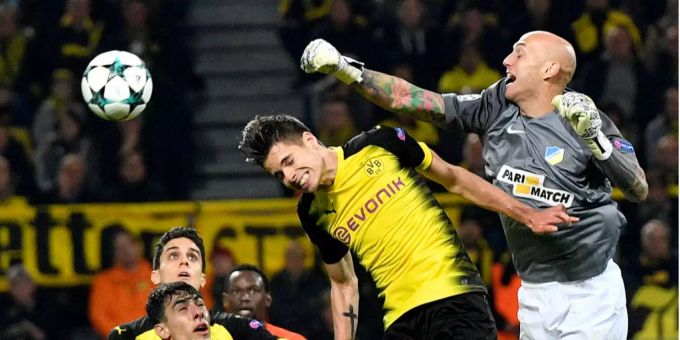 BVB-Spieler Julian Weigl 2017 im Spiel gegen Apoel NIkosia. BVB-Spieler Julian Weigl 2017 im Spiel gegen Apoel NIkosia.