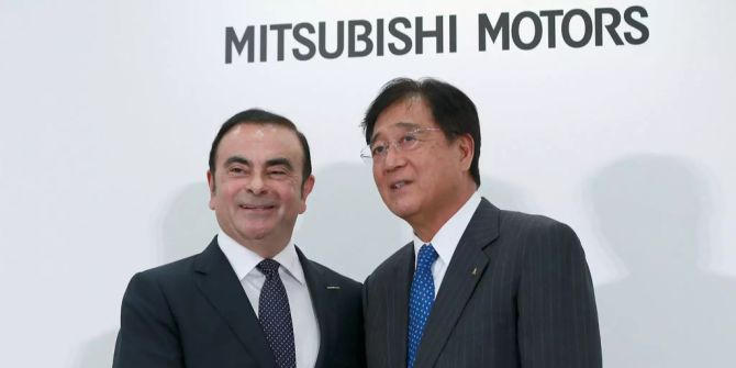 Carlos Ghosn und Mitsubishi-CEO Osamu Masuko.