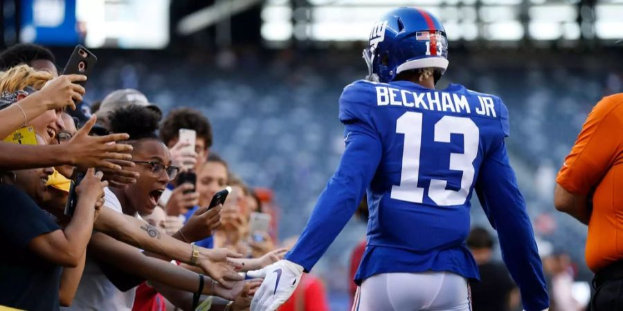 Odell Beckham Jr. begrüsst vor einem Preseason-Spiel die Fans.